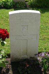Dozinghem Military Cemetery - Thomas, D J